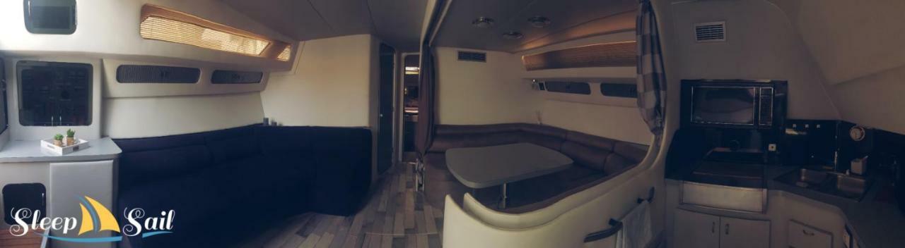 Nuitée Sur Magnifique Vedette Bateau-hôtel *